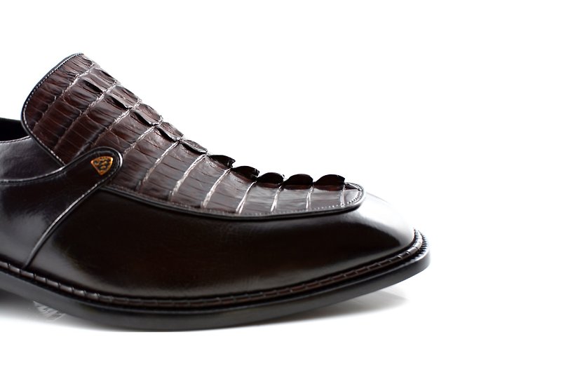エッジが細かく刻まれたクロコダイルテールのプレーンクラシックシューズ - 珍しい革の紳士靴、革底の靴 - オックスフォード靴 メンズ - 革 ブラウン