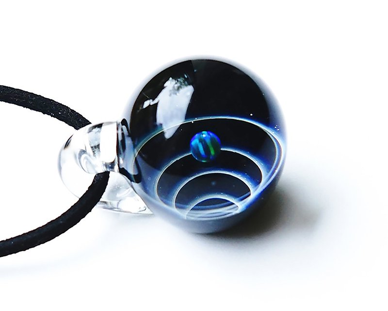シリウスの世界。ver2 グリーンオパール入り ガラス ペンダント 星 惑星 宇宙 - ネックレス - ガラス ブルー