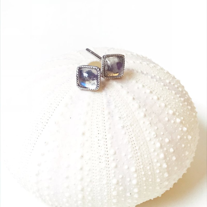 Sterling silver Moonstone earring - Earrings & Clip-ons - Sterling Silver White