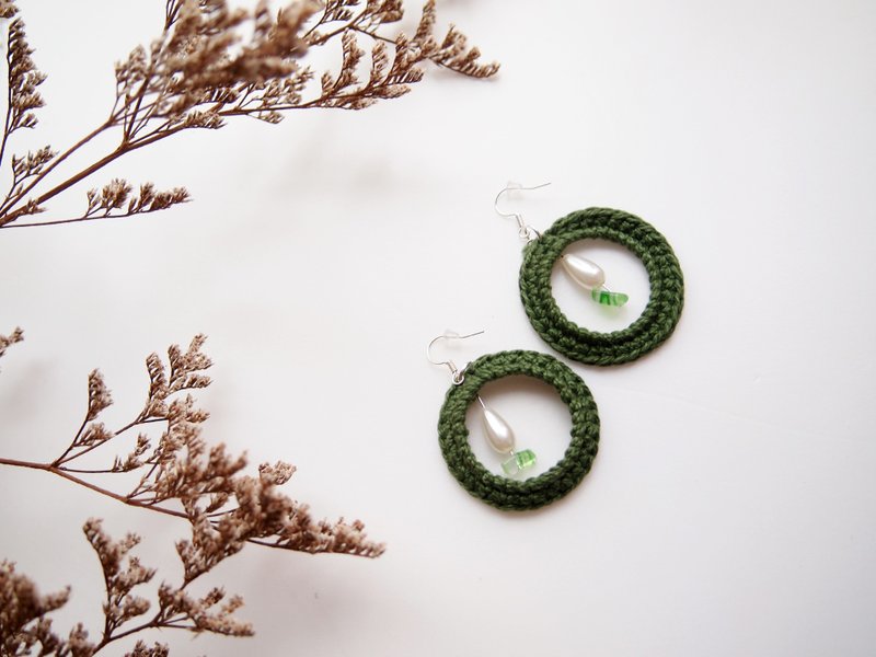 Limited edition natural wind hand-woven dark green earrings made in Hong Kong - ต่างหู - งานปัก สีเขียว