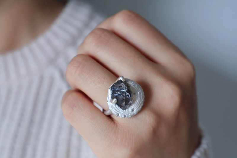 Original stone beautiful crystal ore conch disc texture Silver ring Hong Kong code No. 14 - แหวนทั่วไป - เงินแท้ สีเงิน