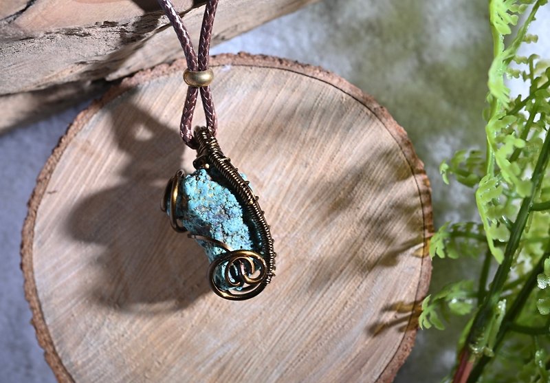 Hubei turquoise turquoise ore necklace metal woven crystal ore handmade design - สร้อยคอ - เครื่องเพชรพลอย 