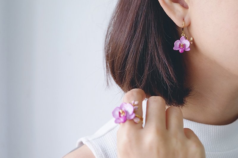 Phalaen Purple Earrings, Flower Earrings ,phalaenopsis orchid - ต่างหู - กระดาษ สีม่วง
