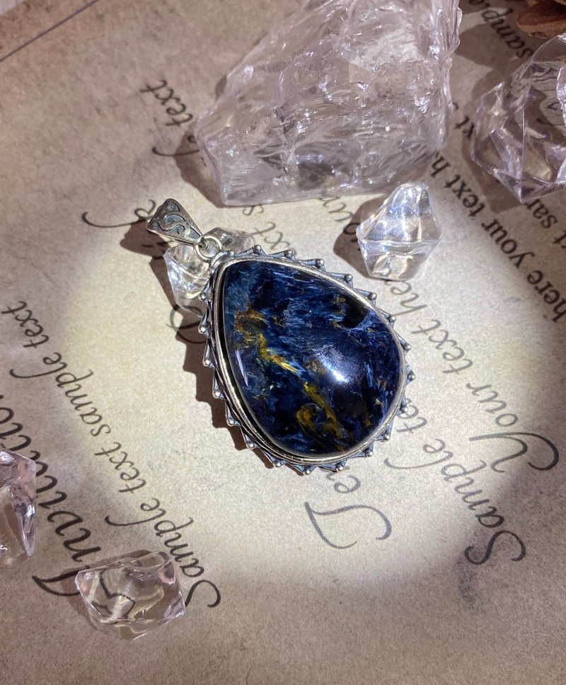 Jinghong. - Necklaces - Gemstone 