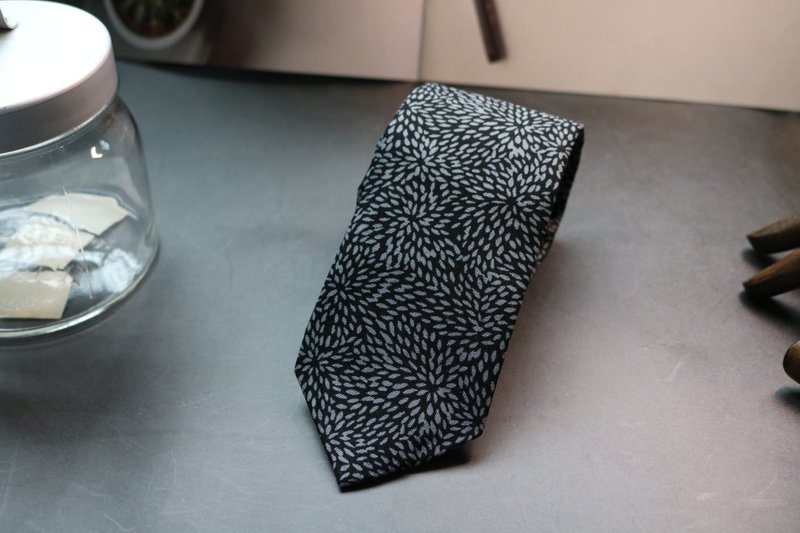 黑色小碎花领带型男百搭易配bolotie - 領帶/領帶夾 - 聚酯纖維 黑色