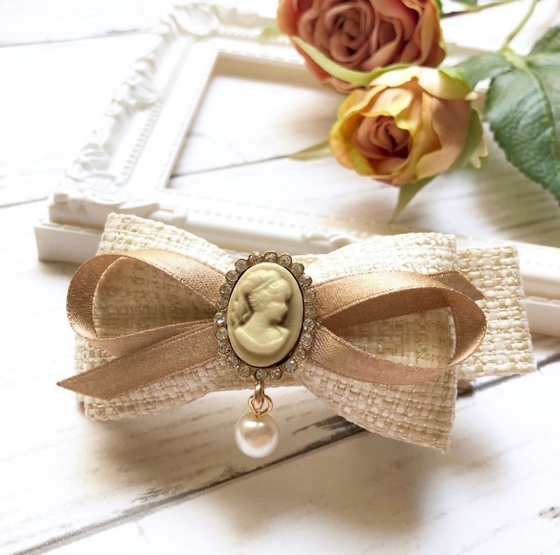 Classical beauty small incense wind generous clip - Hair Accessories - Other Materials White