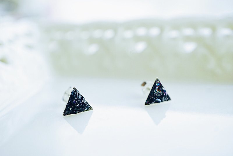Crushed Hematite Triangle  925 Silver Earrings - ต่างหู - เครื่องเพชรพลอย สีน้ำเงิน