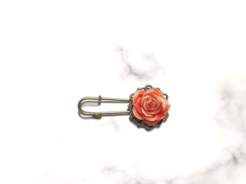 Rose Carmine Shaped Pin Brooch (Thick Pin) - เข็มกลัด - วัสดุอื่นๆ สีแดง