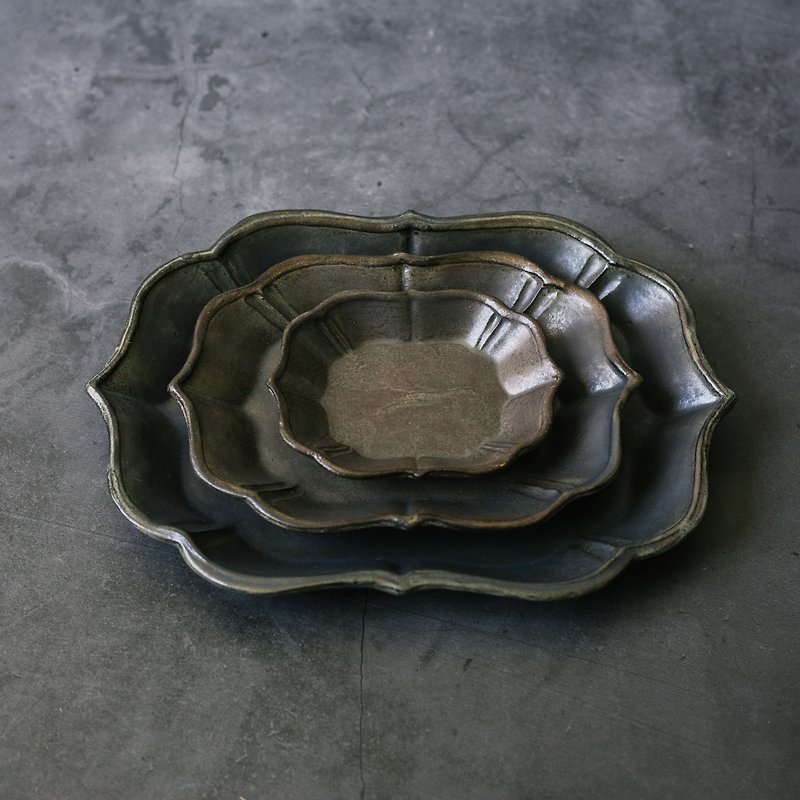 生命の贈り物-アイアンブラックリンファロングプレート（M / L） - 皿・プレート - 陶器 ブラック