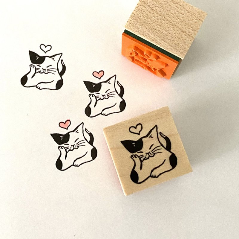 Stamp cat resting its cheek - Stamps & Stamp Pads - Wood Khaki