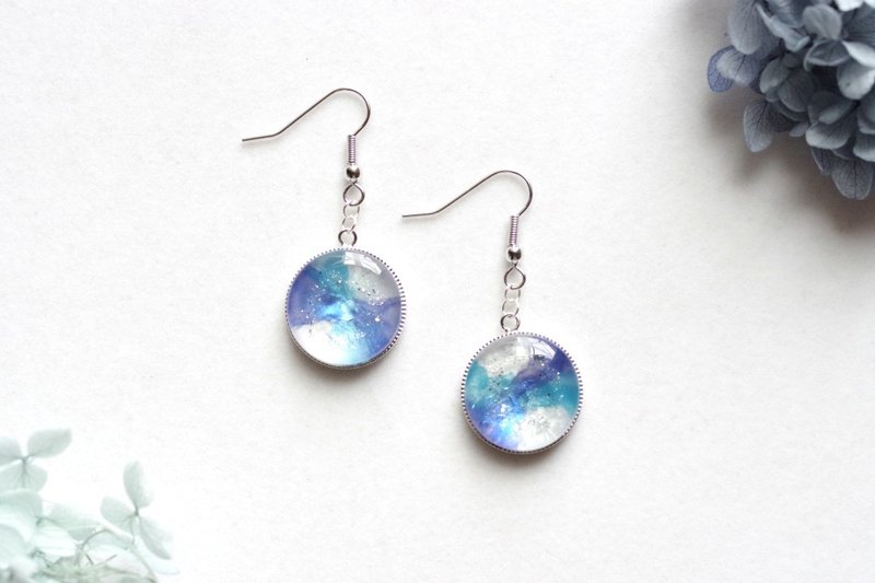 Resin Art Round Earrings - Beyond Altair - ต่างหู - เรซิน สีน้ำเงิน