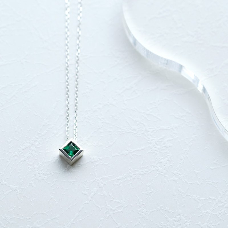 Emerald square necklace in Silver 925 - สร้อยคอ - โลหะ สีเขียว