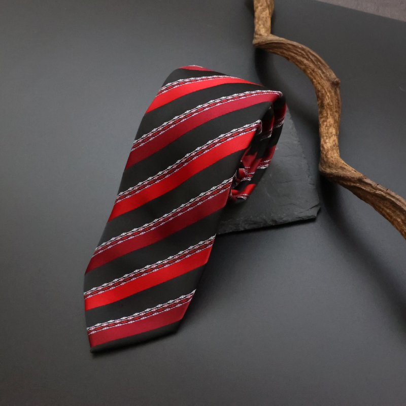 花邊斜紋紅黑領帶-別看我很難相處懂我的人才知道我有多耀眼 - 領帶/領帶夾 - 其他人造纖維 紅色