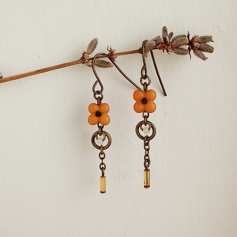 Minimalist classic four flower earrings elegant orange can be changed folder-type four - ต่างหู - พลาสติก สีส้ม