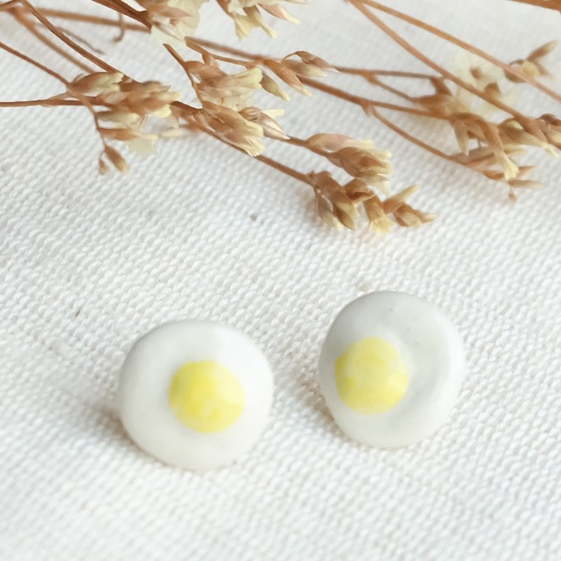 fired egg earring - 耳環/耳夾 - 陶 