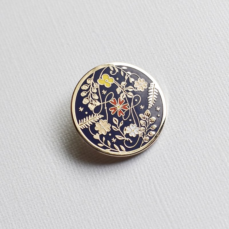 Flower motif pins flower enamel lapel pin -Badge - pins - enamel pins gold metal - เข็มกลัด/พิน - โลหะ สีน้ำเงิน