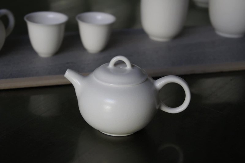 月畔客製小壺 - 茶壺/茶杯/茶具 - 陶 白色