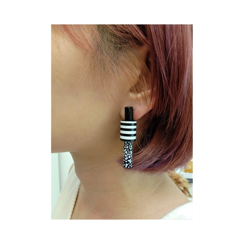 Paper art earrings_Classic black and white long paper bead string_CONNETTERE same series can be exchanged - ต่างหู - กระดาษ สีดำ