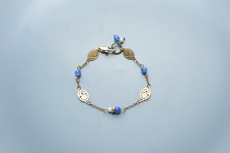 Lace RURI Blue agate  - bracelet - สร้อยข้อมือ - ทองแดงทองเหลือง สีน้ำเงิน