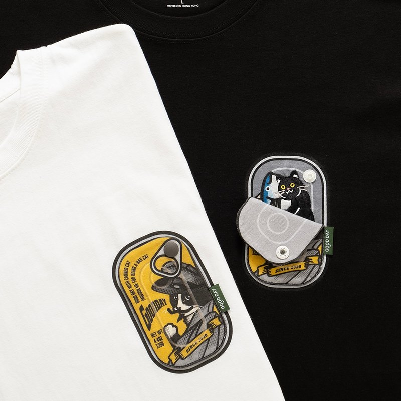 【GOOD DAY】Canned Cat Graphic Pocket Tee - Black//White (ZT1387) - เสื้อยืดผู้ชาย - ผ้าฝ้าย/ผ้าลินิน สีดำ