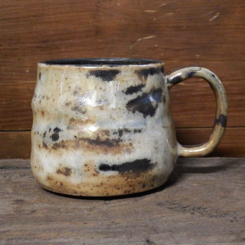 Wood-fired pottery mug/coffee cup/Shino glaze - Mugs - Pottery Black