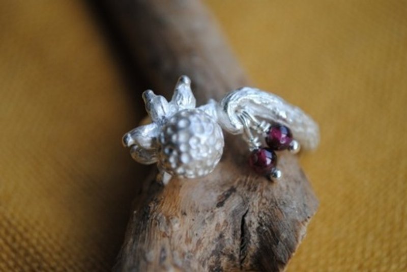 Pinkoi Proxy Purchase - Made to order: Wild strawberry ring - General Rings - Other Metals 