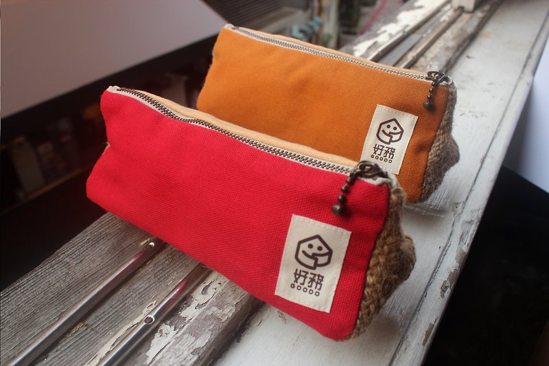Hand-made × coffee linen / stitching triangular pencil bag "vitality orange stitching" - Pencil Cases - Other Materials Orange