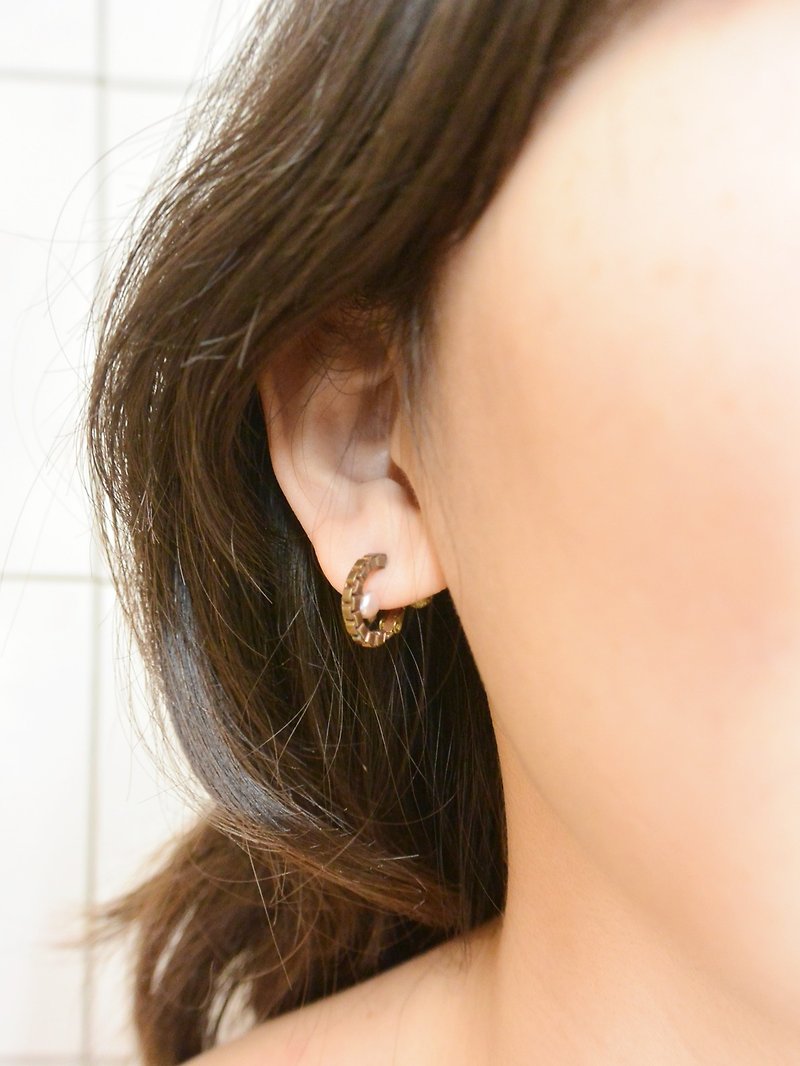 低調的珍珠耳環 - 耳環/耳夾 - 其他金屬 粉紅色