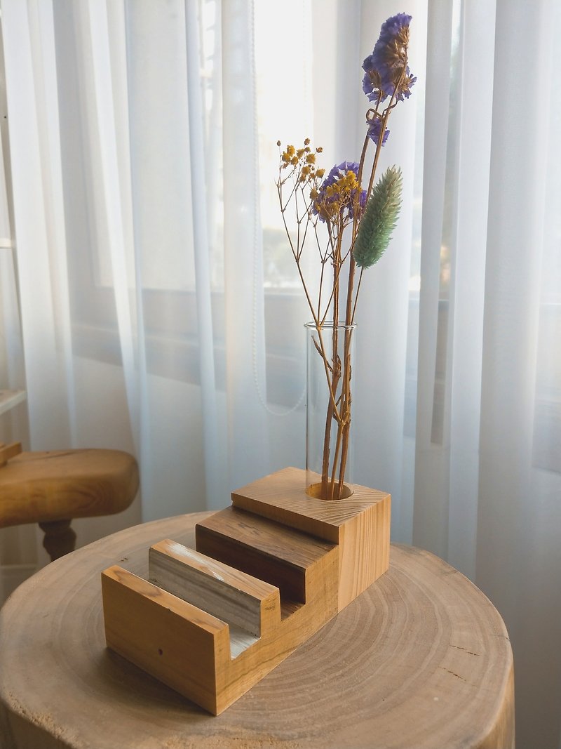 CL Studio【cypress-mobile phone holder/business card holder】N133 with test tube and dried flower - Card Stands - Wood Gold
