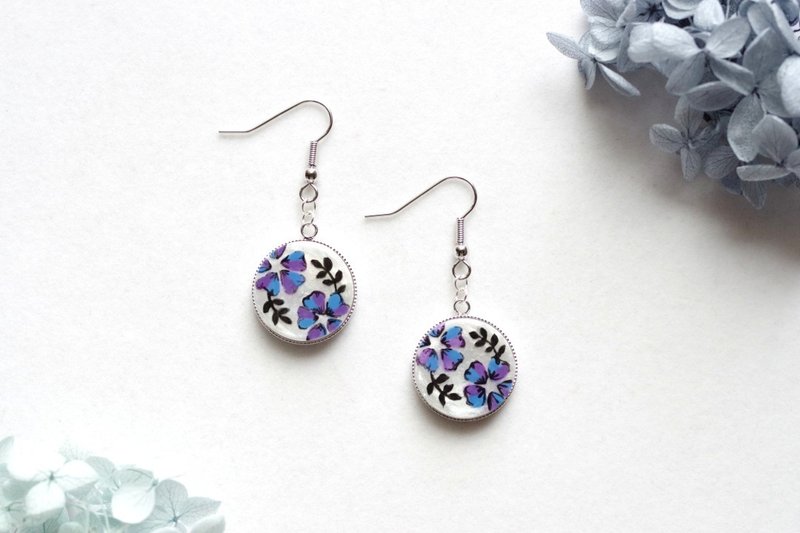 レジンアート　ラウンドピアス・毒の花 - ピアス・イヤリング - レジン ブルー