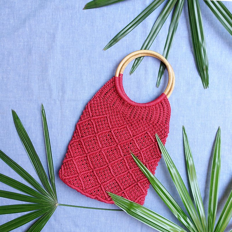 BajuTua / vintage / rattan weave the perspective red bag - กระเป๋าถือ - เส้นใยสังเคราะห์ สีแดง