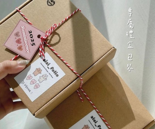 2名さま　A4サイズ【似顔絵オーダー】キーホルダー② 楽天市場】手描き 似顔絵入り 日本製 本革 カラーレザー