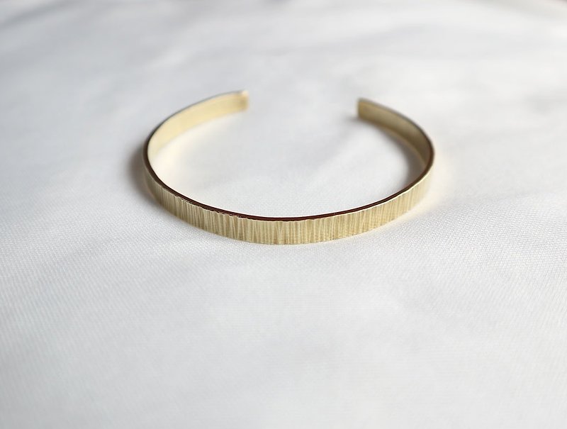 Ni.kou brass wrinkled bracelet (wide version) - Bracelets - Other Metals 