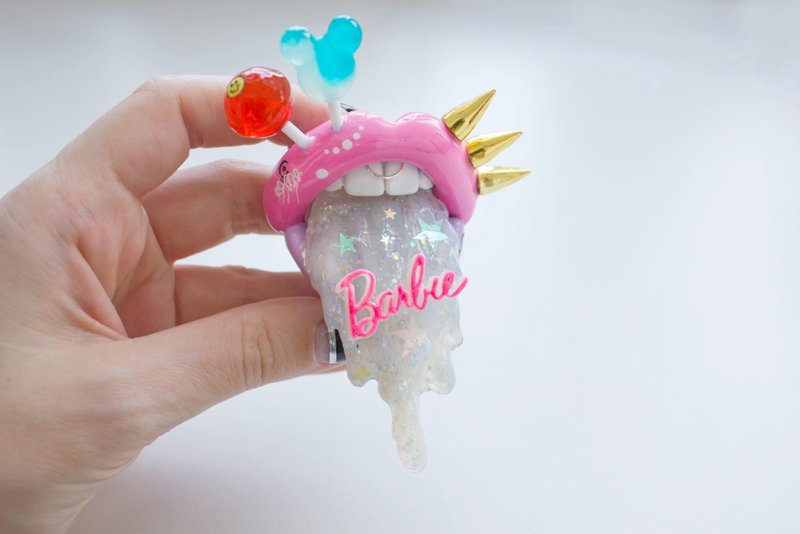 Barbie style brooch・Punk Harajuku style - Brooches - Other Materials Pink