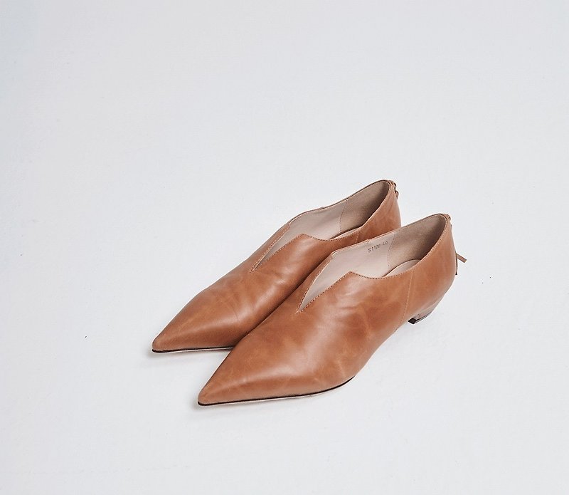 Heel small fringe arc low heel shoe brown - รองเท้าอ็อกฟอร์ดผู้หญิง - หนังแท้ สีนำ้ตาล