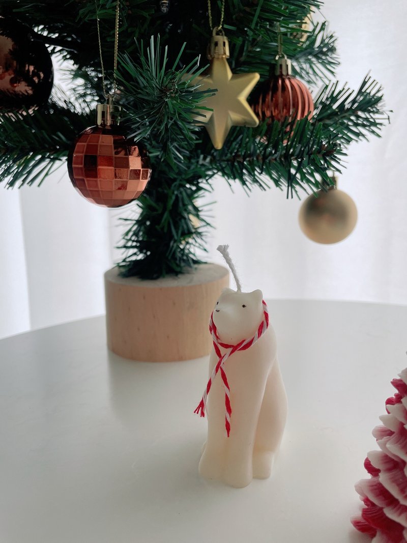 Polar bear with snowy Christmas tree candles - เทียน/เชิงเทียน - ขี้ผึ้ง 