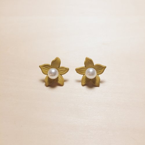 鳥嶼 Niaoyoo 復古薑黃珍珠花花可拆式耳環