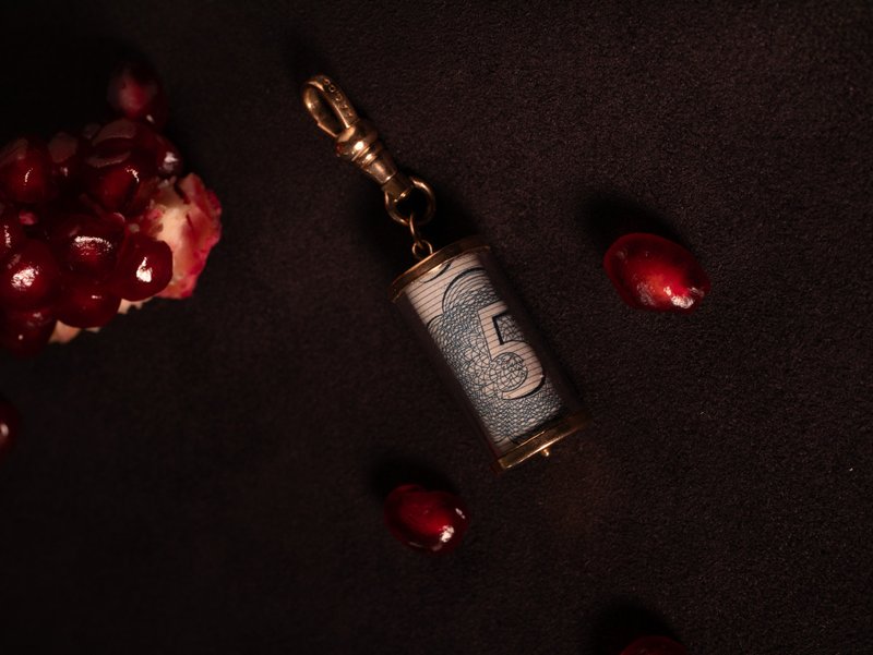 1961年 英國 5英鎊藍色錢筒搭可旋轉包金扣 - 項鍊 - 貴金屬 藍色