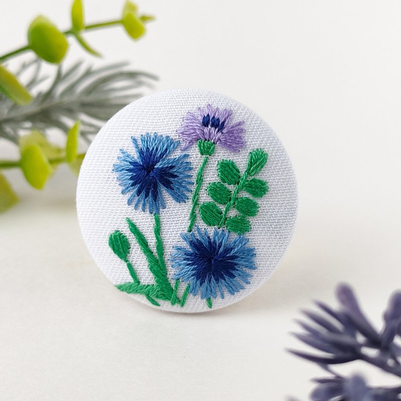 矢車草の刺繍ブローチ　矢車菊 - 胸針 - 棉．麻 藍色