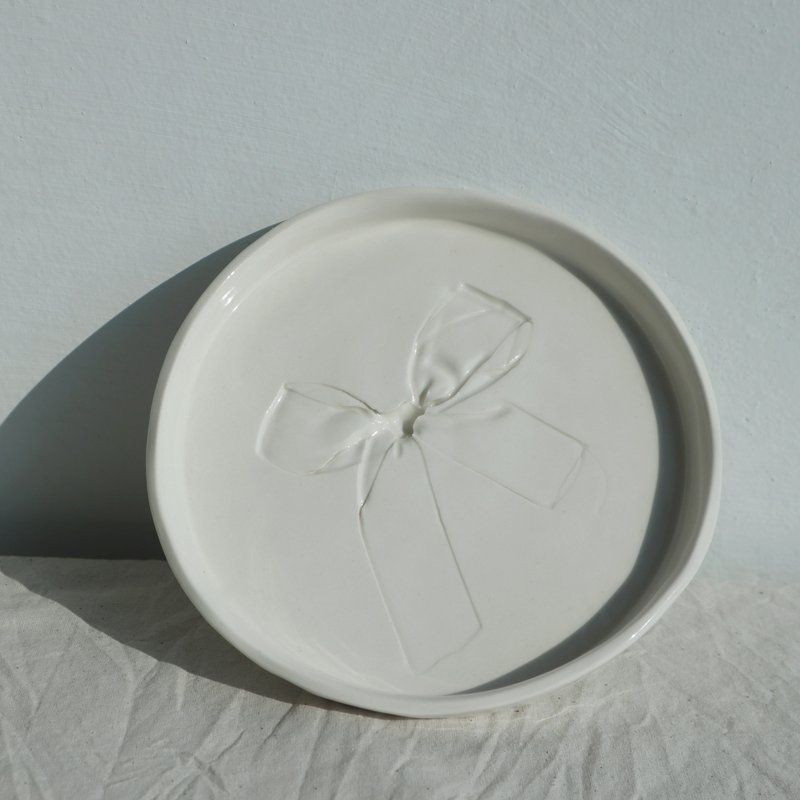 big ribbon plate - Plates & Trays - Pottery White