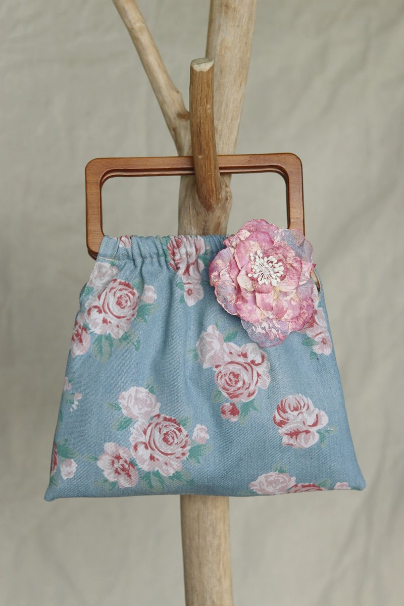 Retro flower portable wooden handle bag handmade cloth bag - กระเป๋าถือ - วัสดุอื่นๆ 