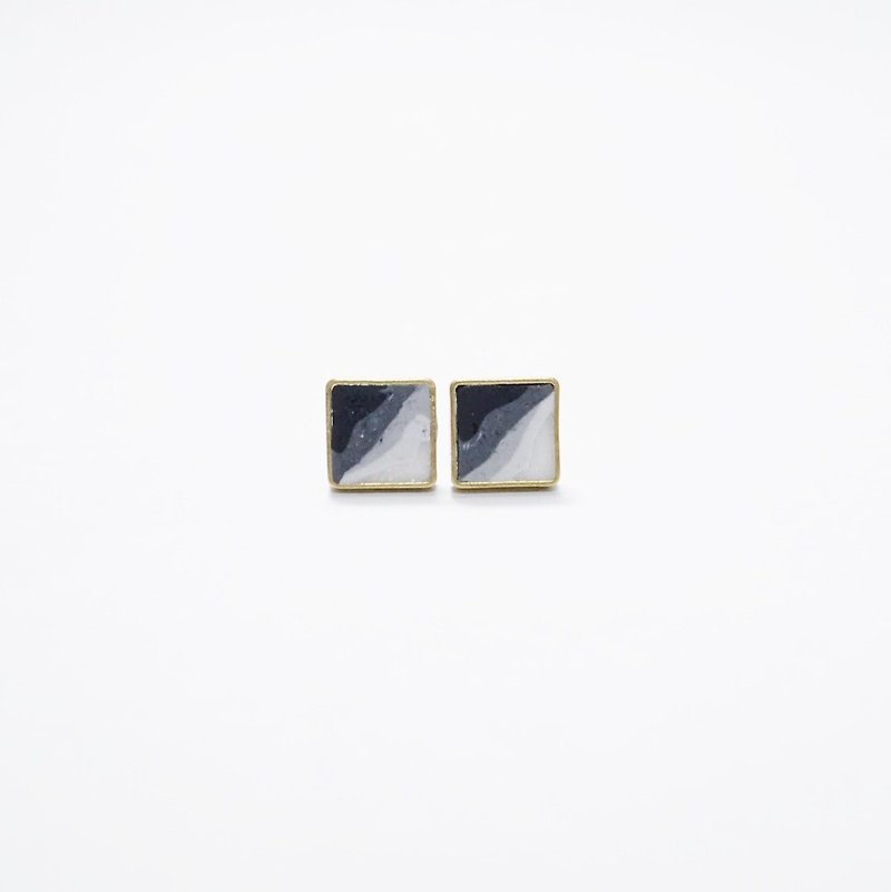 [The Shadow Collection] 幾何正方形黃銅軟陶黑白漸變色耳釘 Geometric Black and White Ombre Gradient Stud Earrings - 耳環/耳夾 - 黏土 