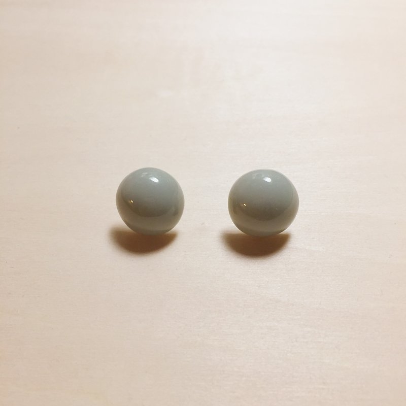 Vintage gray-green 16mm ball earrings - Earrings & Clip-ons - Resin Green