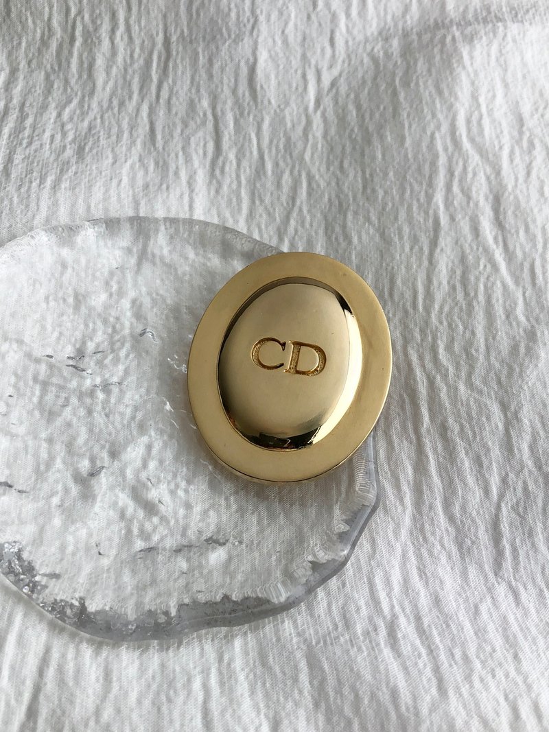 【 日本直送　名牌中古包 】Christian Dior クリスチャン ディオール ブローチ ゴールド CD オーバル vintage オールド ccf47n - 胸針 - 其他材質 金色