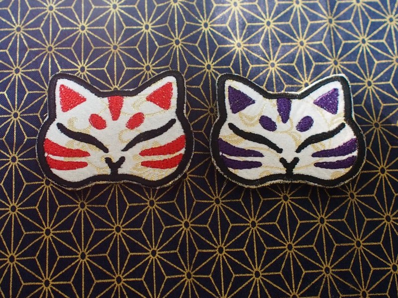 Nishijin-ori cat mask brooch - Brooches - Other Materials 