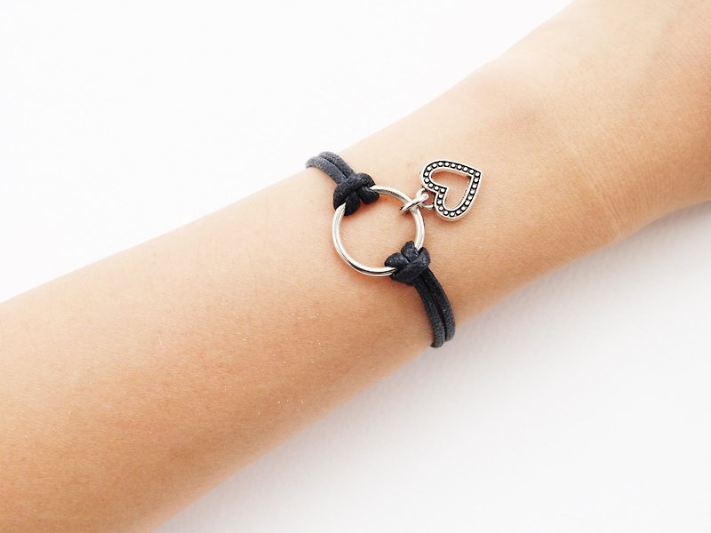 Black cord bracelet with circle and heart charm - สร้อยข้อมือ - วัสดุอื่นๆ สีดำ