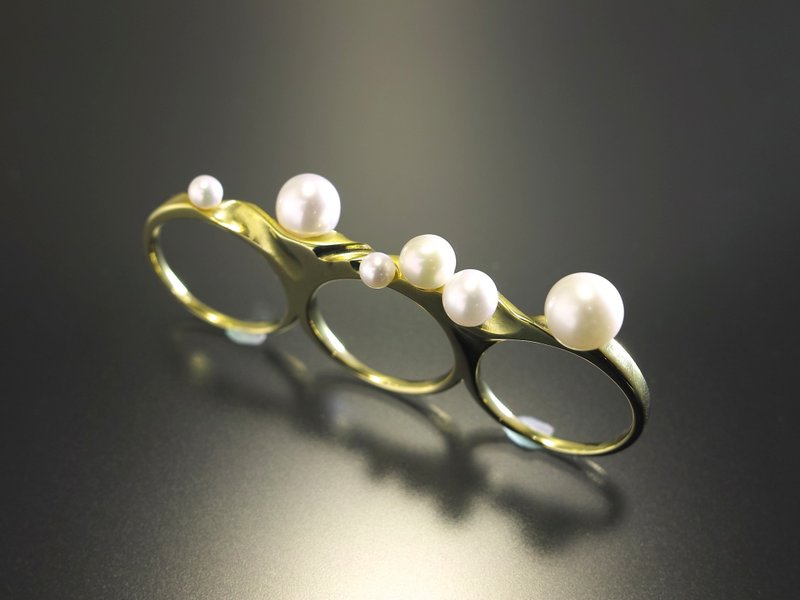 Japan Quality | Triple Finger Knuckle Ring Mermaid Brass×Pearl - 戒指 - 其他金屬 金色