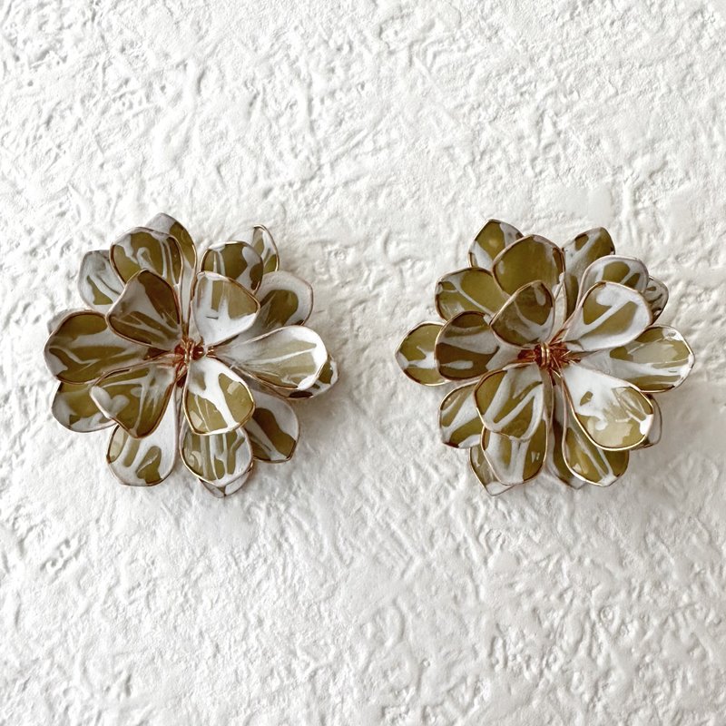 Flower-inspired wire accessories - Earrings & Clip-ons - Other Metals 