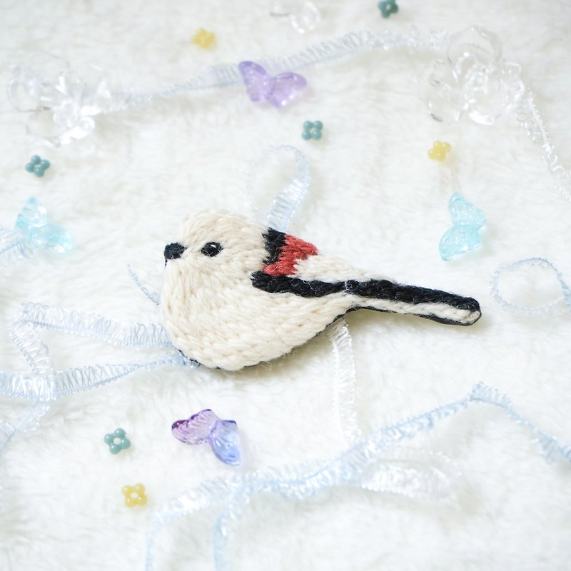 Wool series silver - throated long-tailed tit wild bird embroidery brooch - Brooches - Thread White