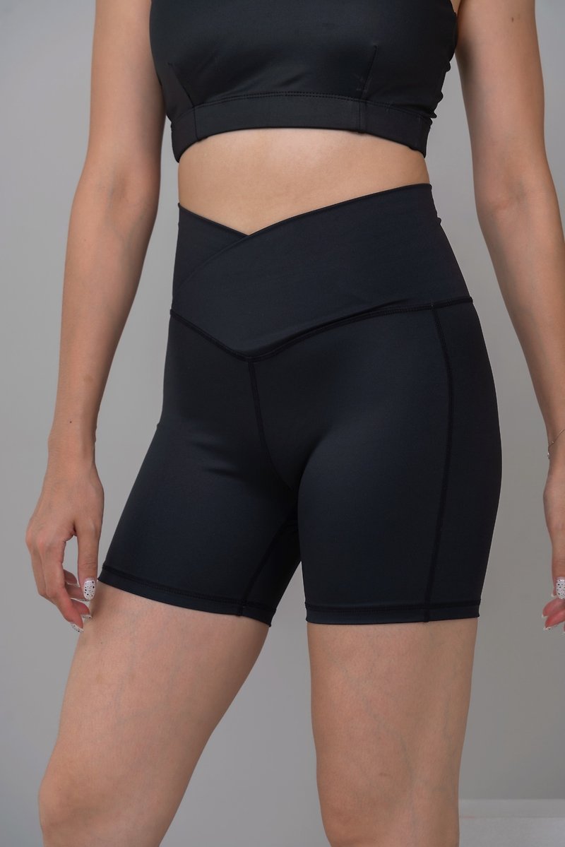 UNI Shorts Water and Land Sports Three-pointer Pants-Mist Black - Women's Yoga Apparel - Polyester Black